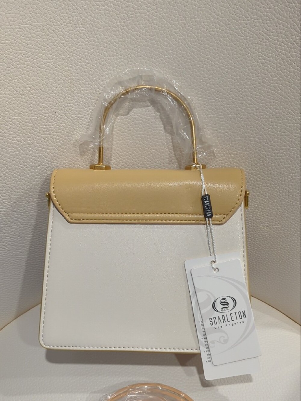 Elegant Two-Tone Crossbody Top Handle Bag in Tan and White - Picture 3 of 4